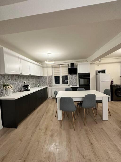 تيميشورا Ultracentral Luxury Apartament المظهر الخارجي الصورة